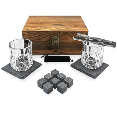 Kit à whisky dans un coffret en bois avec verres, pince, dessous de verre et pierres à whisky