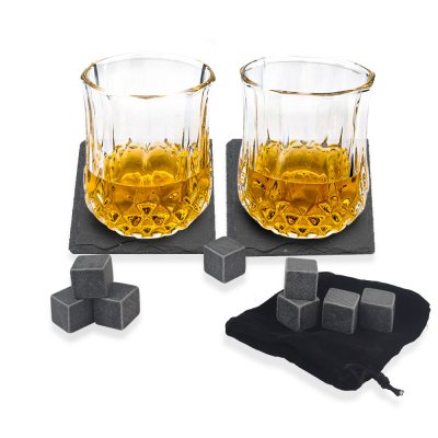 Kit à whisky dans un coffret en bois avec verres, pince, dessous de verre et pierres à whisky