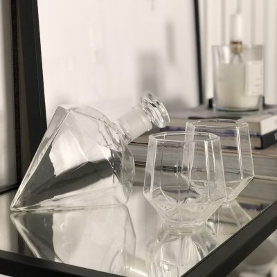 Whiskeykaraff Diamant med 4 Glas & Träplatta, 0,75 liter